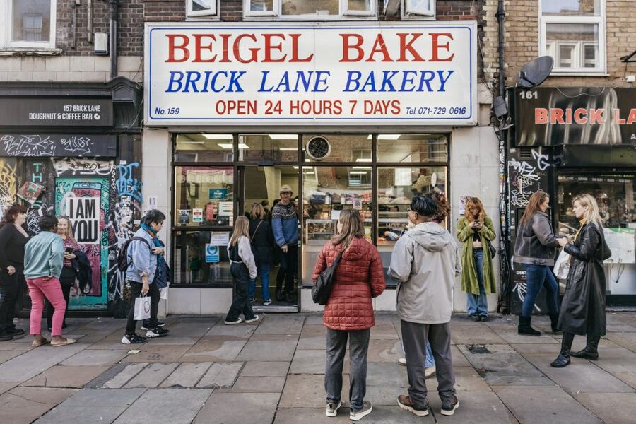 London: Brick Lane, Shoreditch & Spitalfields Food Tour - Shoreditch street art and independent shops: the tour’s visual payoff