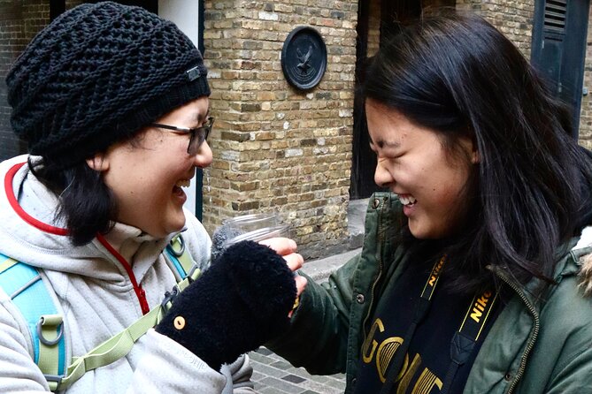 London Bridge & Borough Market Food Tour with 7 Authentic Dishes - Private upgrade and what small-group interaction means