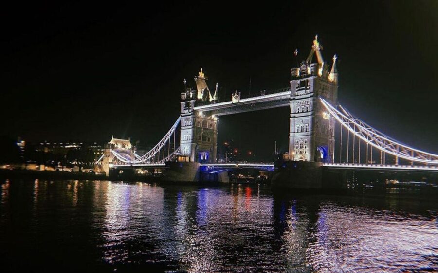 London Bridges Night Time Light Private Tour - Tower Bridge bascules at night: the wow moment