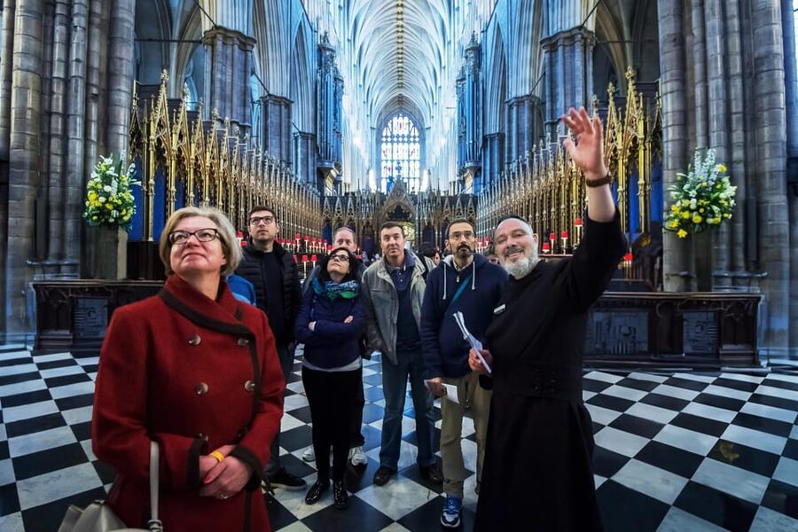 London: Buckingham, Big Ben & Westminster Abbey Tour - Buckingham Palace Guard or Horse Guards Parade: How the day changes by schedule