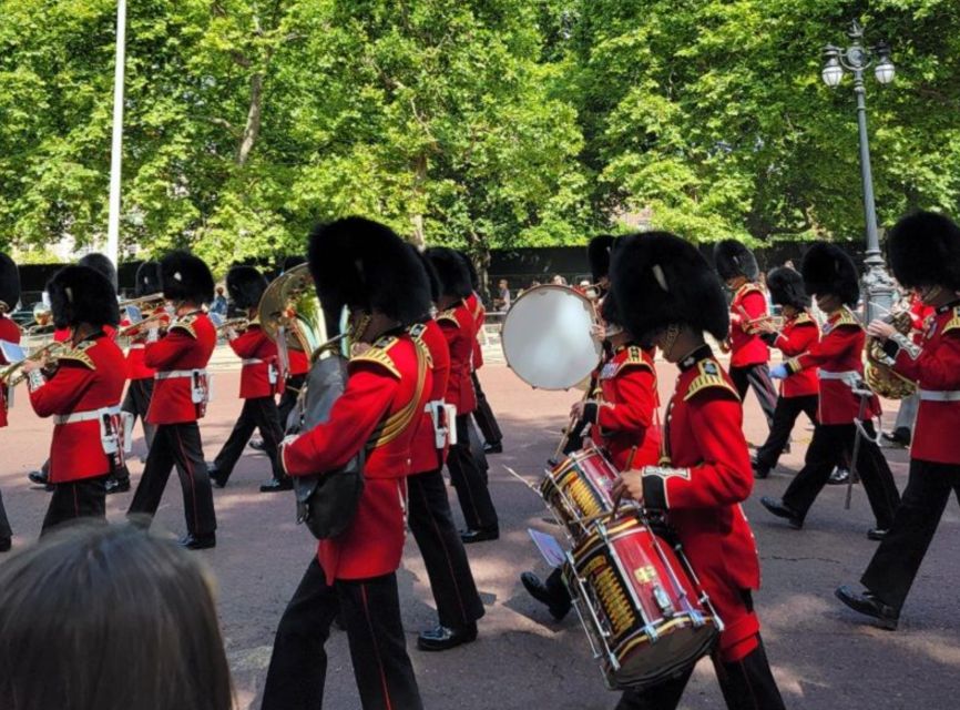 London: Buckingham, Big Ben & Westminster Abbey Tour - Downing Street and St James’s Park: Getting your bearings fast