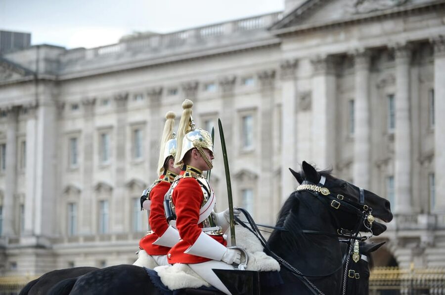 London: Buckingham Palace and Changing of the Guards Tour - Buckingham Palace without the palace ticket price