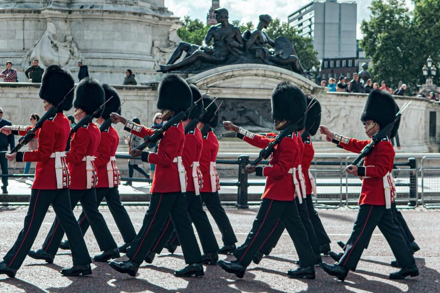 London: Buckingham Palace and Changing of the Guards Tour - Guard Mounting, the relief of soldiers, and why it still matters