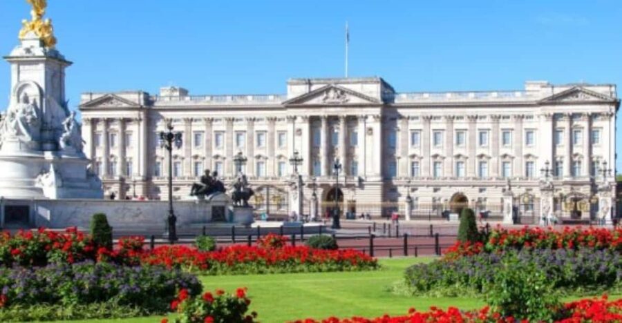 London: Buckingham Palace and Royal London Walking Tour - Walking Royal London from Buckingham Palace to Westminster