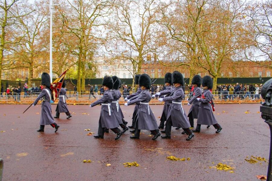 London: Buckingham Palace & Changing of the Guard Experience - What you get for $23: value compared to doing it alone
