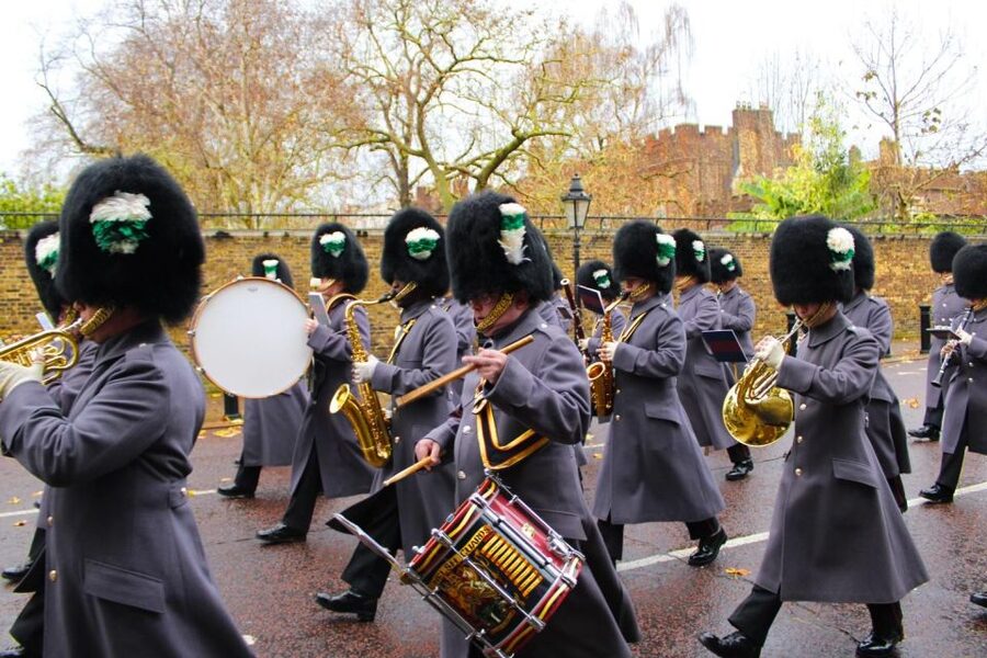 London: Buckingham Palace & Changing of the Guard Experience - How to prepare for the ceremony outside Buckingham Palace