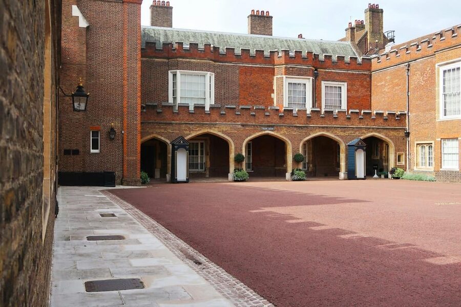 London: Buckingham Palace State Rooms & Royal Walking Tour - Value for $93: why this tour can be worth it