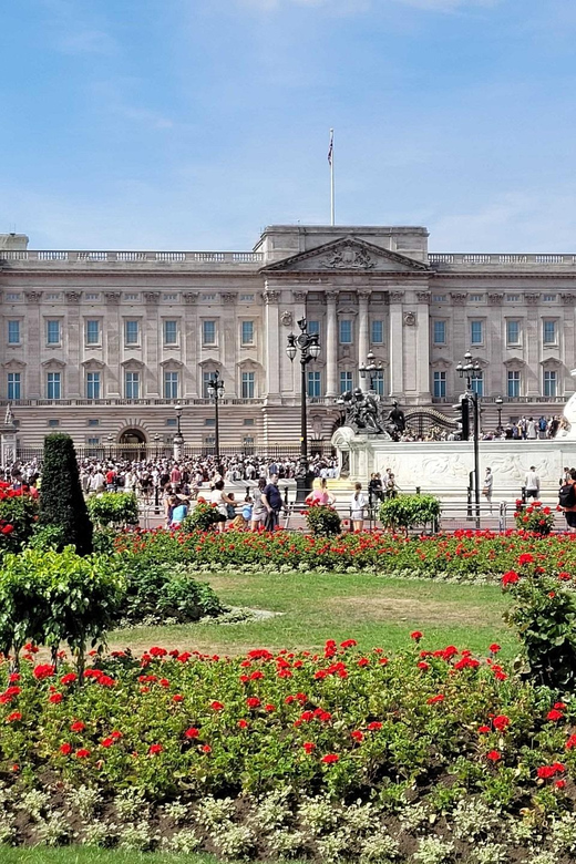 London: Buckingham Palace State Rooms & Royal Walking Tour - Where it all starts at the Queen Victoria Memorial