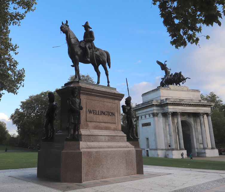 London: Buckingham Palace Walk & Tea at Kensington Palace - St James’s Palace and the quiet side of aristocratic London