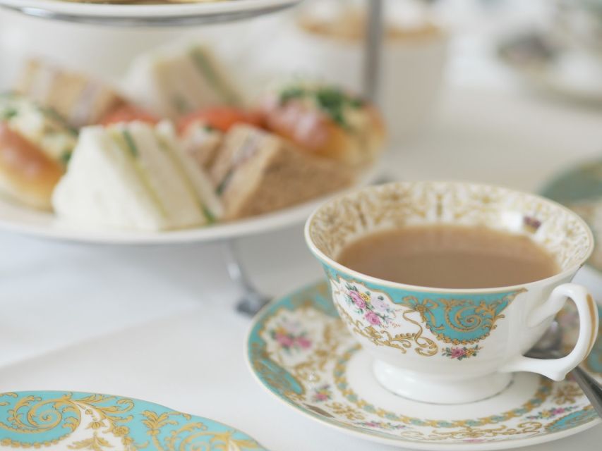 London: Buckingham Palace Walk & Tea at Kensington Palace - Inside the 18th-century tea room experience at Kensington Palace
