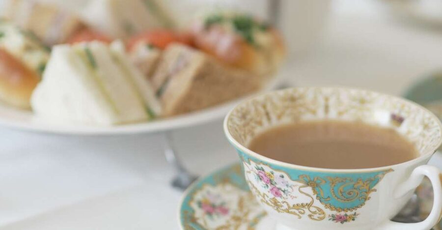 London: Buckingham Palace Walk & Tea at Kensington Palace - Green Park start, then an easy warm-up near the royal heart