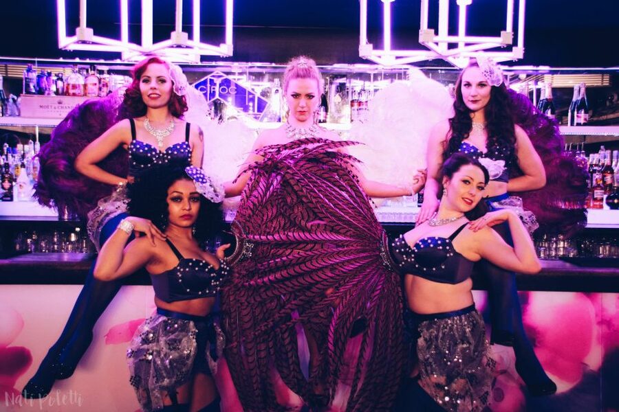 London: Burlesque Cabaret Show in the West End - In-the-round seating and sightlines, how to avoid a blocked view