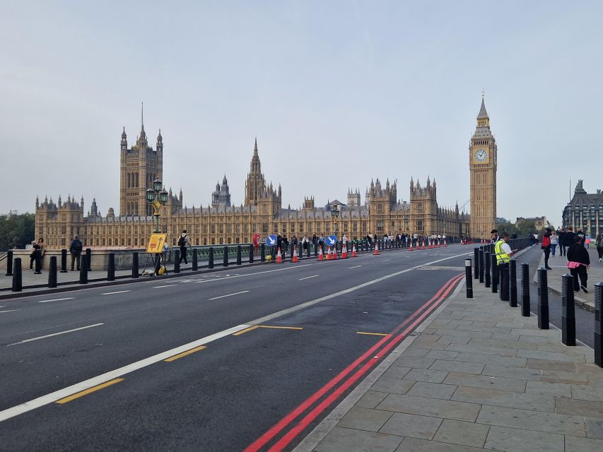 London by taxi: Highlights Tour in a real London Black Cab. - From pickup to first landmarks: how the 4-hour ride stays efficient