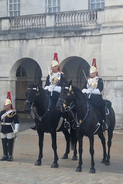 London by taxi: Highlights Tour in a real London Black Cab. - Beatle spots, Sherlock Holmes, and fun stops that keep attention on track