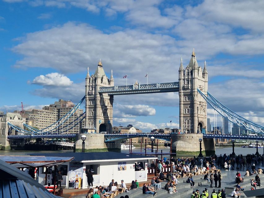 London by taxi: Highlights Tour in a real London Black Cab. - Borough Market lunch: street food energy or Mayflower-era fish and chips