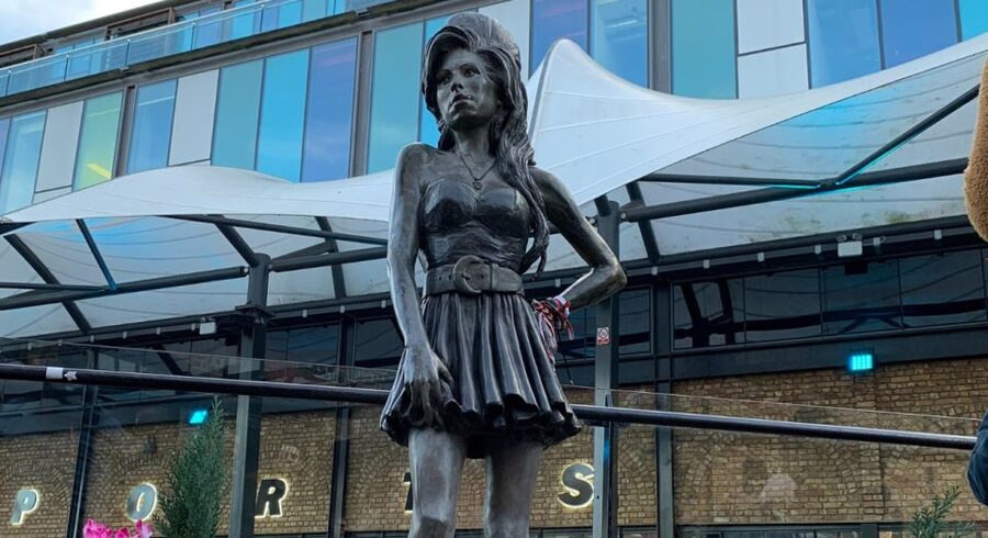 London: Camden Walking Tour - Amy Winehouse statue and Hawley Arms connections