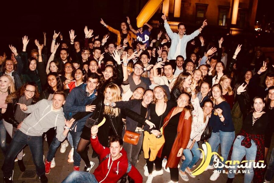 London : Central London Bar Crawl with discounts on drinks - Venue one at Simmons Bar: free entry, first shot, and why that’s useful
