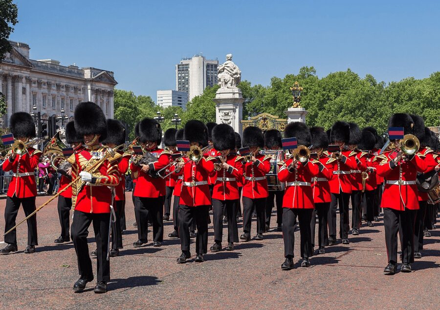 London: Changing of the Guard and Royal Palaces Walking Tour - Key takeaways