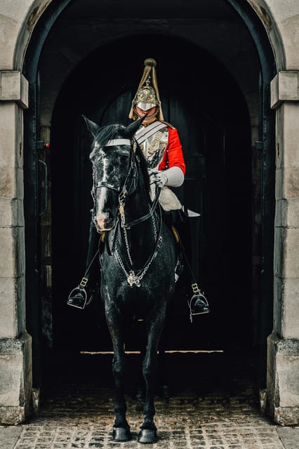 London: Changing of the Guard Experience and Landmarks Tour - Guide quality is the difference, and the best signs are encouraging