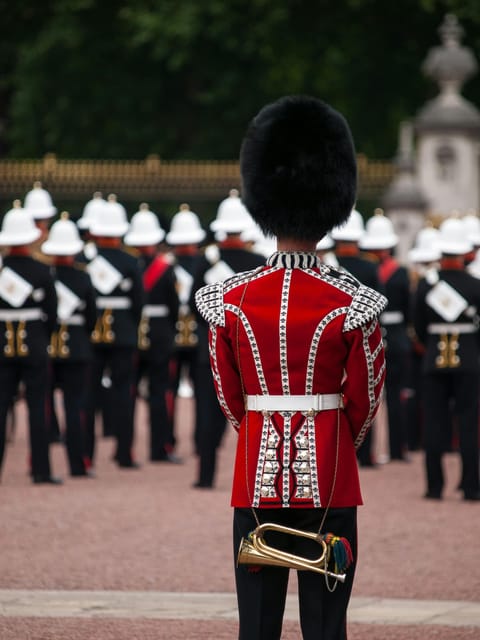 London: Changing of the Guard Experience and Landmarks Tour - The parade viewing moment, and how to get more from the uniforms