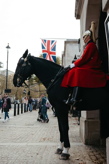 London: Changing of the Guard Experience and Landmarks Tour - Big Ben, Westminster Abbey, and the clock pressure of a 2-hour tour