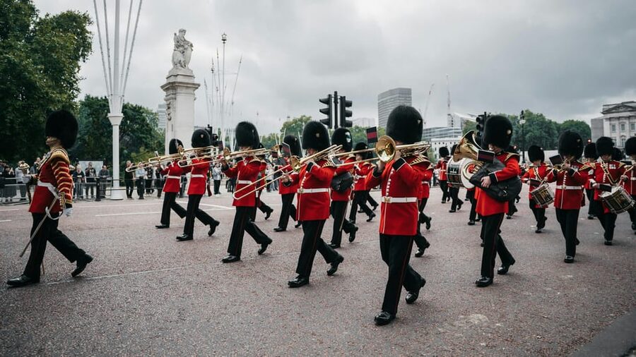 London: Changing of the Guard Experience and Landmarks Tour - Price and value: is $49 worth two hours in central London?