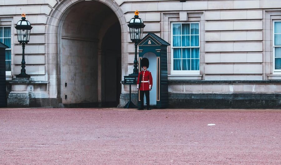 London: Changing of the Guard Experience and Landmarks Tour - Two Hours, Multiple Icons: The Walking Route You’ll Actually See
