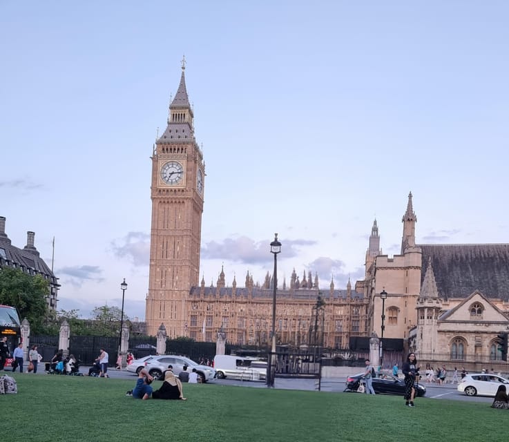 London: Changing of the Guard Guided Tour Experience - How this tour beats waiting outside Buckingham Palace