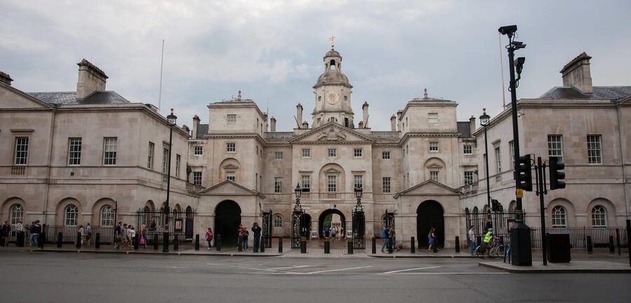 London: Changing of the Guard Guided Tour Experience - Price and what you really get for about $20