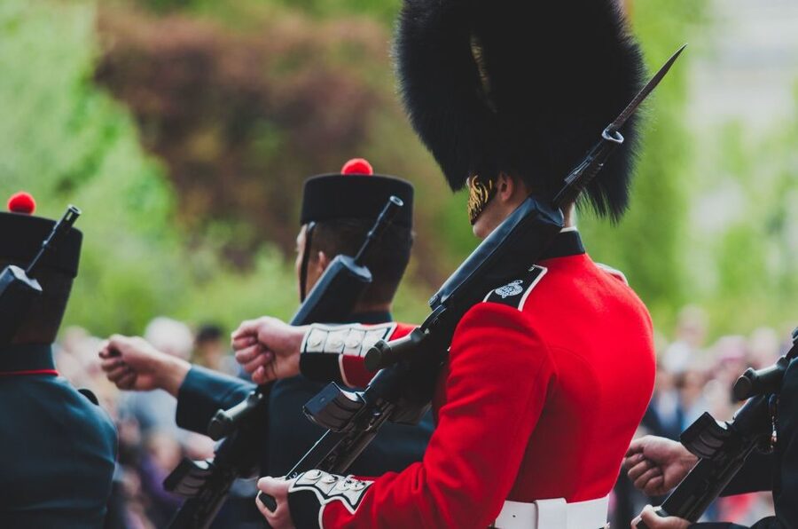 London: Changing of the Guard Private Group or Family Tour - The 2-hour flow: what you’ll see from escort to ceremony