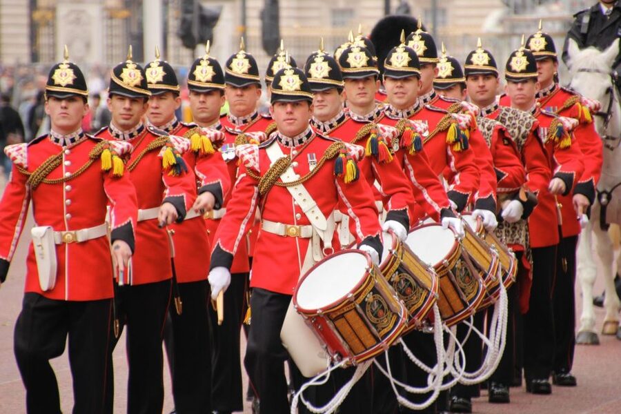 London: Changing of the Guard Private Group or Family Tour - What you learn: Henry VII to modern rules of the Royal Body Guard