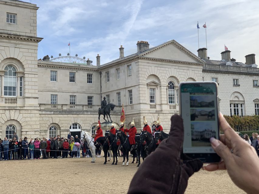 London: Changing of the Guard Private Group or Family Tour - Meeting near the Diana statue: how to find your guide quickly