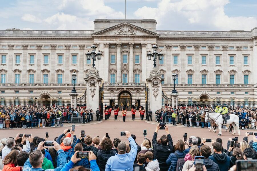 London: Changing of The Guard Tour - Key highlights worth showing up for