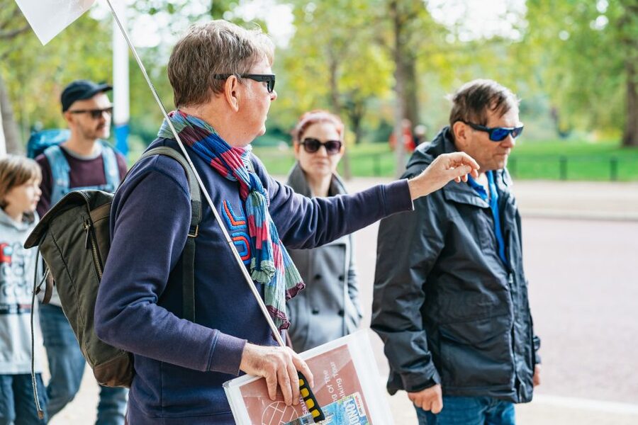 London: Changing of The Guard Tour - The Changing of the Guard, decoded in plain English