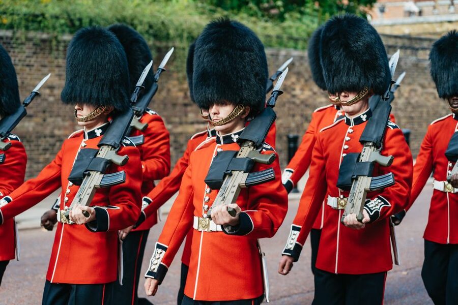 London: Changing of The Guard Tour - St James’s Palace and the best quick photo window