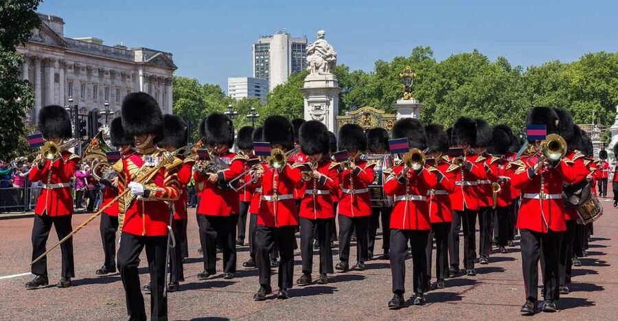 London: Changing of the Guard Tour at Buckingham Palace - Why the Changing of the Guard feels like a set you can walk into