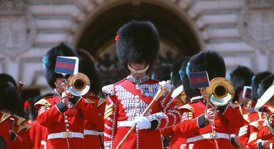 London: Changing of the Guard Tour at Buckingham Palace - Price and value for a two-hour, high-impact royal walk