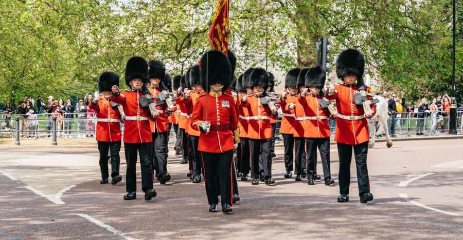 London: Changing of the Guard Tour by Buckingham Palace - Key Things That Make This Tour Worth It