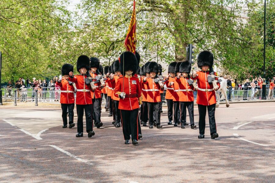 London: Changing of the Guard Tour by Buckingham Palace - Who This Tour Fits Best (And Who Should Skip It)