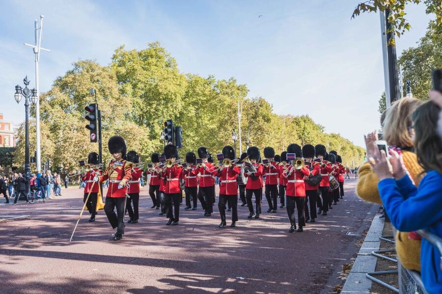 London: Changing of the Guard Walking Tour - Marching in step: what you actually gain from the pace