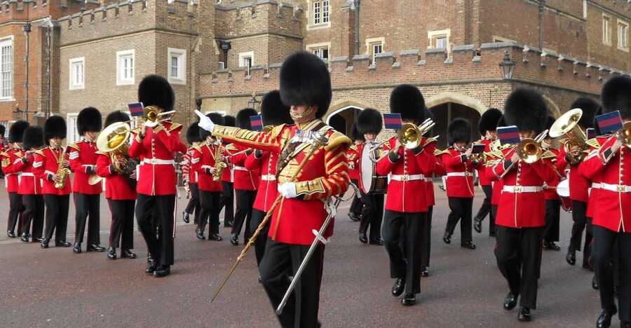 London: Changing of the Guard Walking Tour - Who should book this Changing of the Guard walking tour