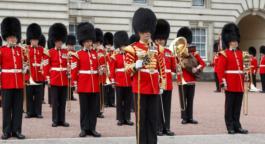 London: Changing of the Guard Walking Tour with Small Group - The walk connects the Palaces, not just the photos