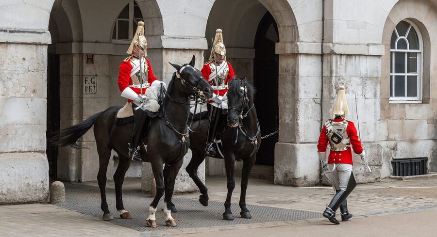 London: Changing of the Guard Walking Tour with Small Group - Weather reality: Wet Change and the 10.30am decision