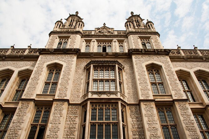 London Charles Dickens Puzzle Questo and Self-Guided Tour - A One-Hour Dickens Puzzle Walk Through Holborn and the City