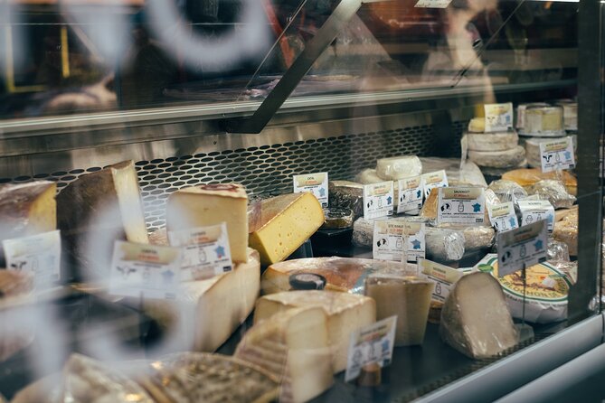 London Cheese Crawl & Walking Tour - Stop 2 Fortnum & Mason in Mayfair: Truffle and Stilton at a Classic Counter