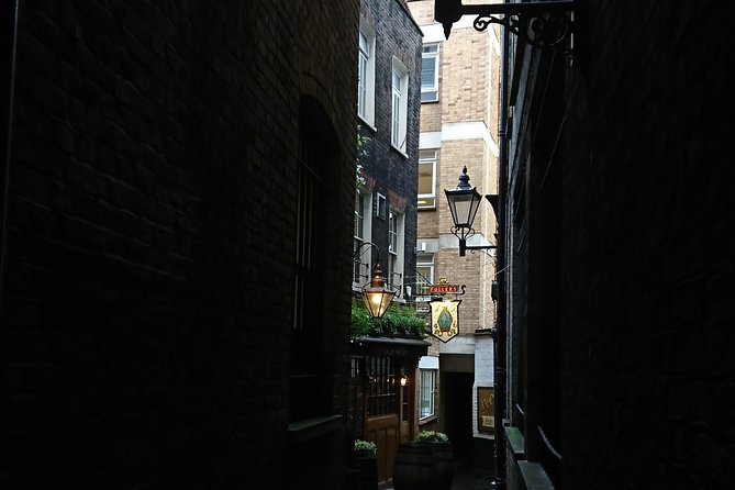 London Christmas Carol & Charles Dickens Small Group Walking Tour - Simpson’s Tavern: is it Scrooge’s Dismal Tavern?