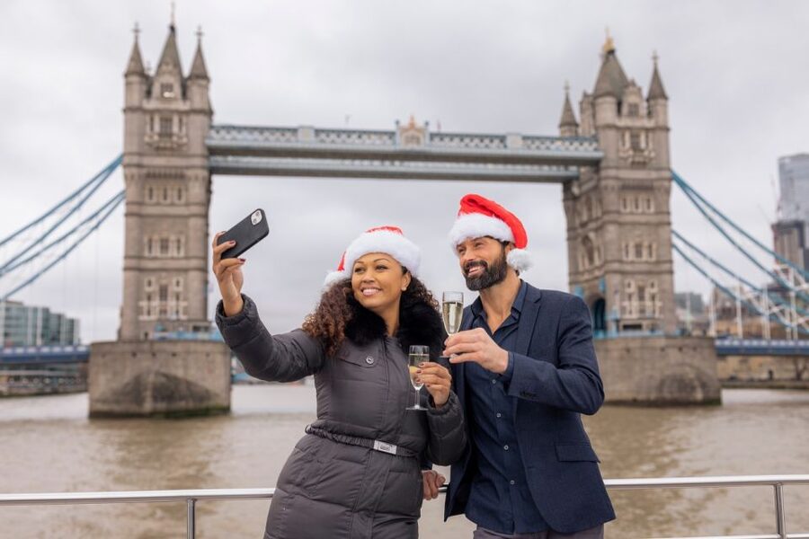 London: Christmas Day Sightseeing Cruise - Why a 1-hour Christmas Day Thames cruise beats freezing on foot
