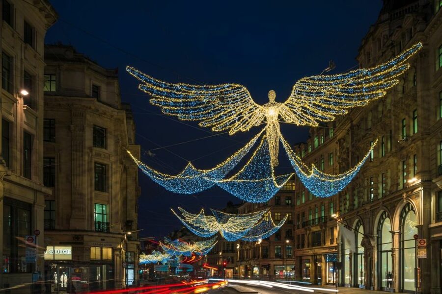 London: Christmas Eve City Tour with Dinner & Midnight Mass - Key Things You’ll Notice on This Tour