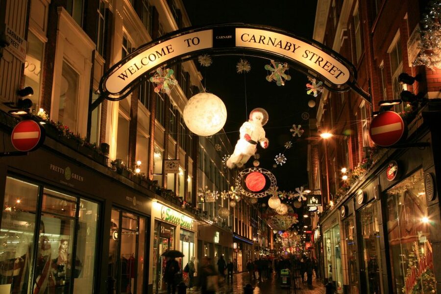 London: Christmas Eve City Tour with Dinner & Midnight Mass - London by Night Starts With a Proper Holiday View