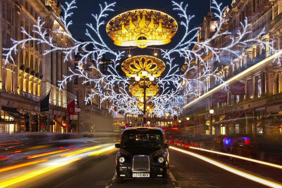 London: Christmas Eve City Tour with Dinner & Midnight Mass - The Coach Route: Westminster, Parliament, Trafalgar, and More